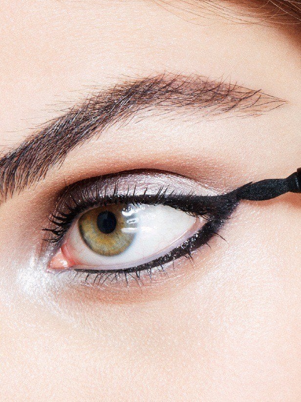 maybelline-falsies-push-up-angel-mascara-night-out-look-step-2-3x4