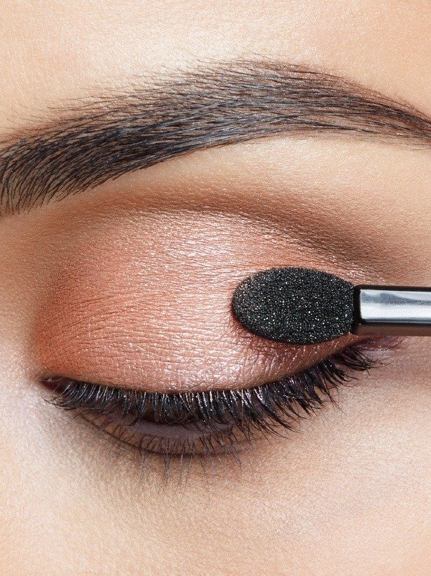 maybelline-falsies-push-up-angel-mascara-date-night-look-step-1-3x4