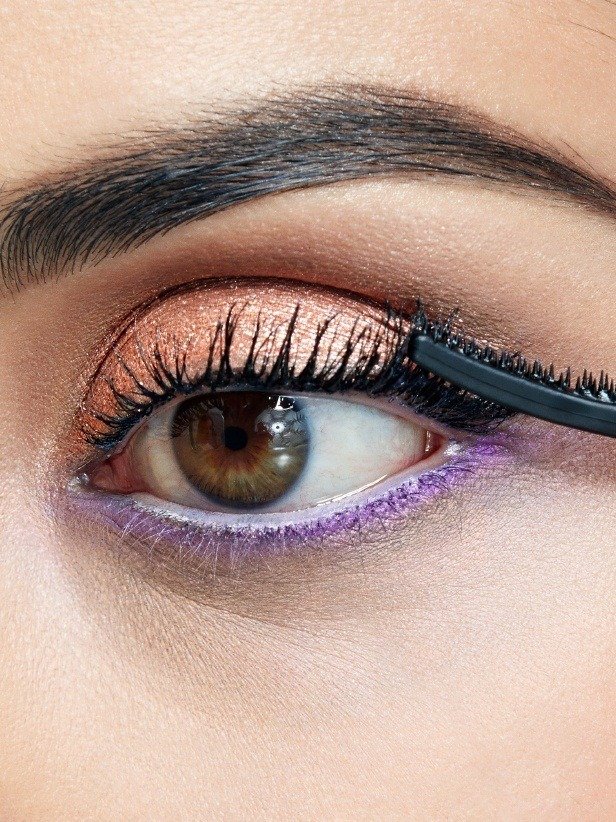 maybelline-falsies-push-up-angel-mascara-date-night-look-step-4-3x4