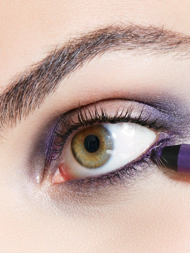 maybelline-falsies-push-up-angel-mascara-girls-night-look-step-1-3x4