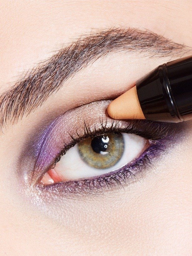 maybelline-falsies-push-up-angel-mascara-girls-night-look-step-2-3x4
