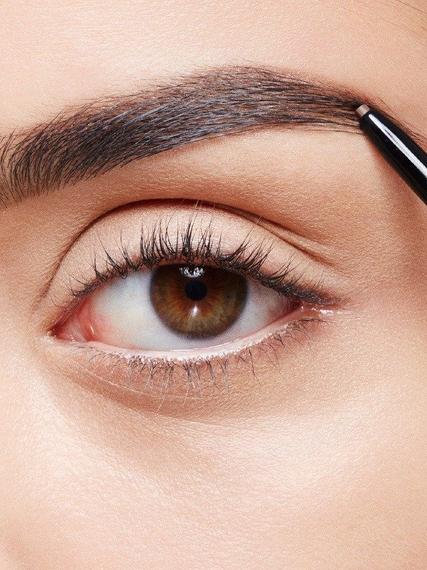 maybellline-falsies-angel-mascara-work-look-step-1-3x4