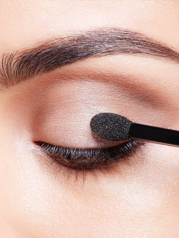 maybellline-falsies-angel-mascara-work-look-step-2-3x4