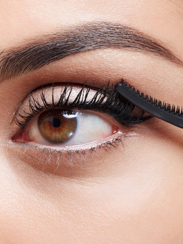 maybellline-falsies-angel-mascara-work-look-step-4-3x4