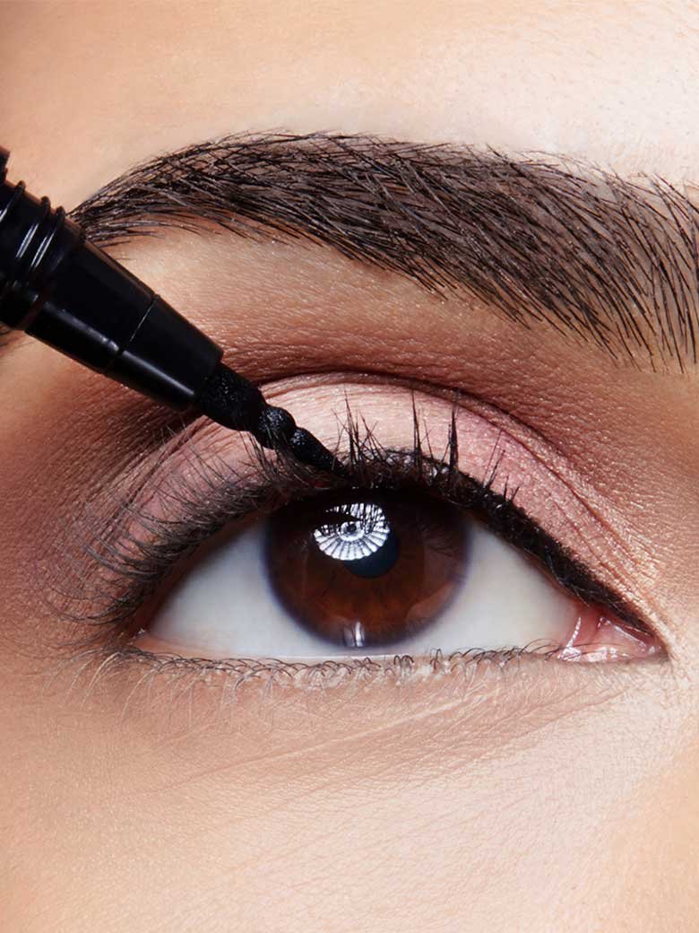 maybelline-lash-sensational-macro-liner-application-3x4