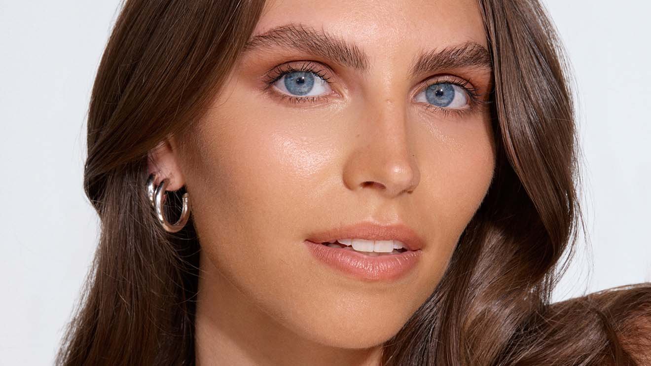 Maybelline Summer Shot Tanning Drops Before after After image