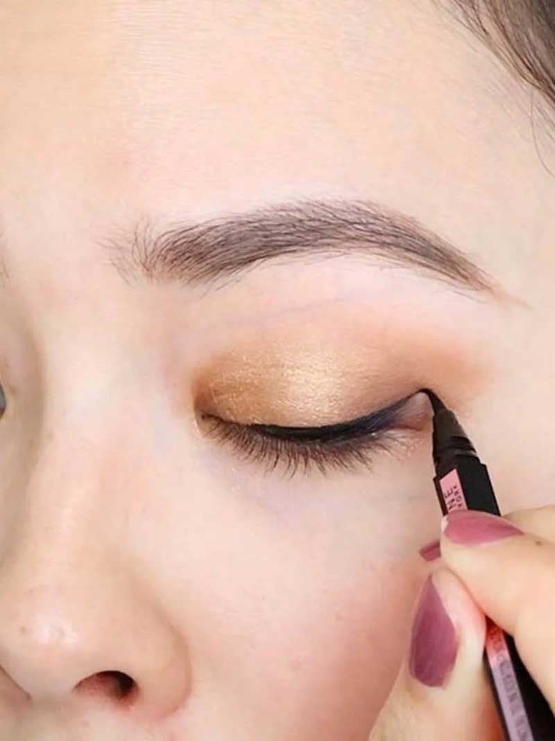 Eyeliner 101 tips tricks hacks Tips by Maybelline Master