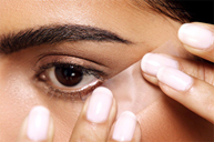 maybelline eyeliner tips tape wingeye fullwidth 800x1067 1