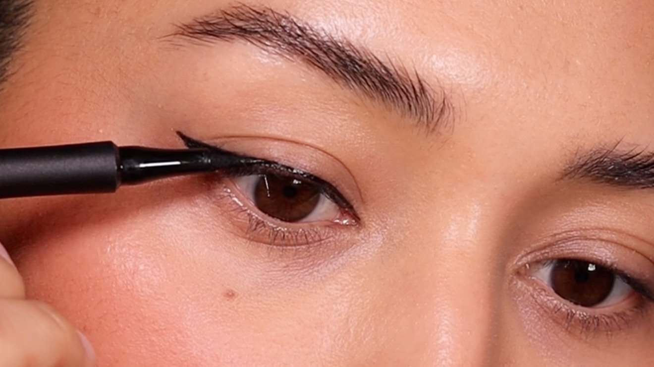 Make up eye liner hotsell